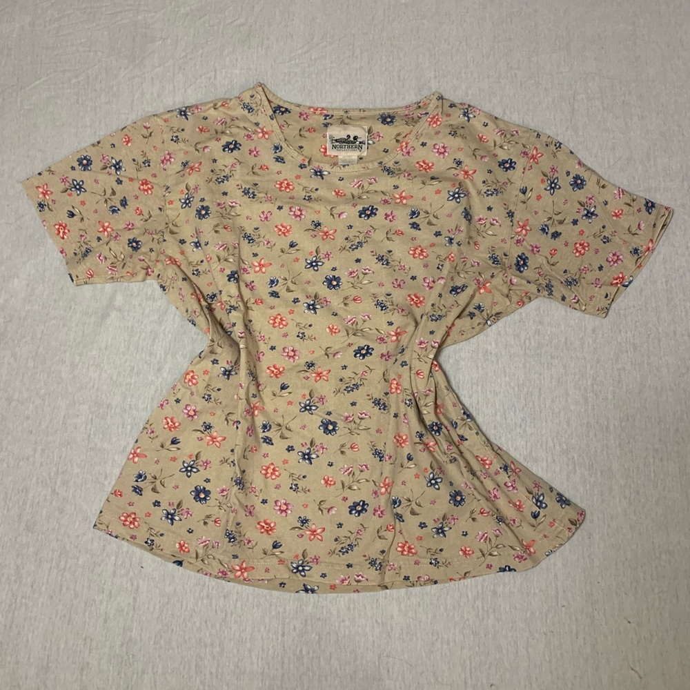 Women’s Northern Reflections size Medium floral t-shirt